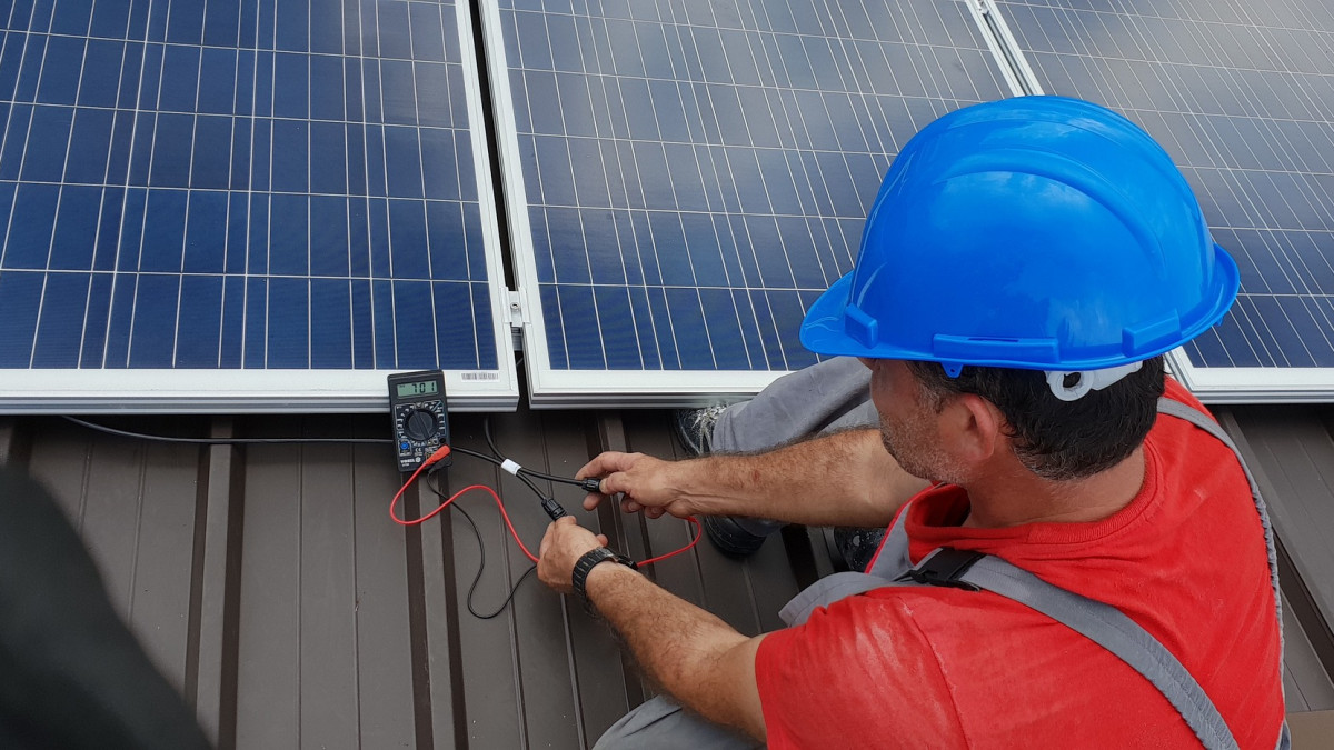 Brangios klaidos – kaip nesuklysti prižiūrint nuosavą saulės elektrinę 1