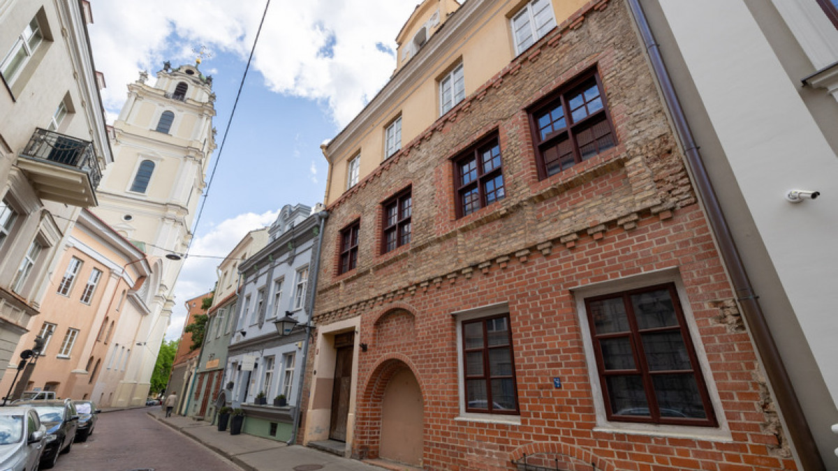 Naujų šeimininkų laukia išskirtinę istoriją menančios patalpos Šv. Jono gatvėje 2