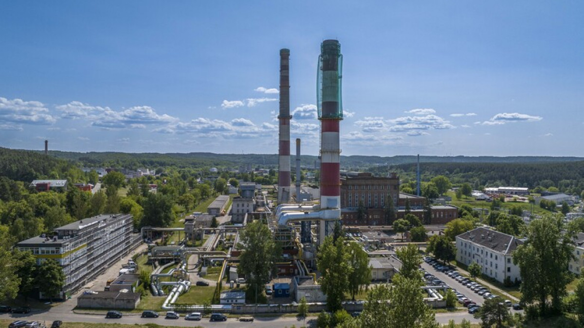 Atnaujinami vieni aukščiausių Vilniaus statinių – elektrinės kaminai 5