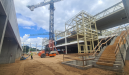Vilniaus oro uoste pradėtas montuoti naujojo išvykimo terminalo fasadas 3
