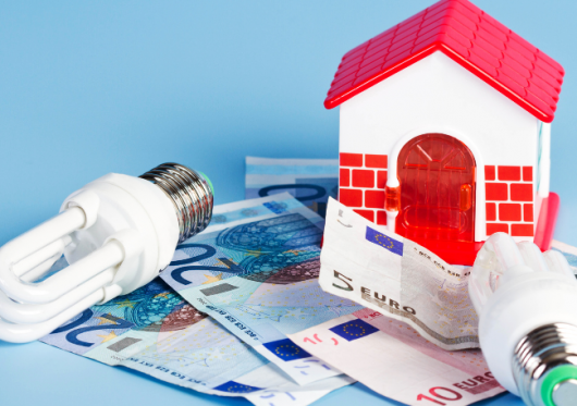 Skirtingi metų laikai – skirtingi elektros vartojimo įpročiai: kaip taupyti elektrą vasarą?
