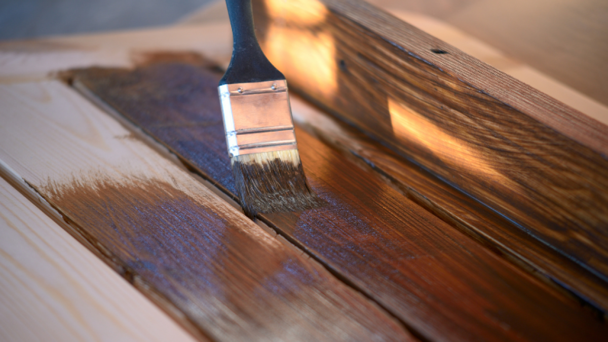 Kaip atnaujinti pajuodavusią medieną? 1