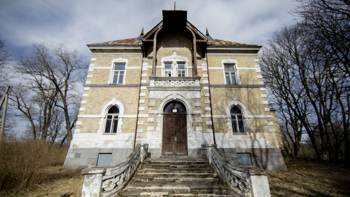 Aukcione parduodami Vyžulionių dvaro sodybos rūmai  9