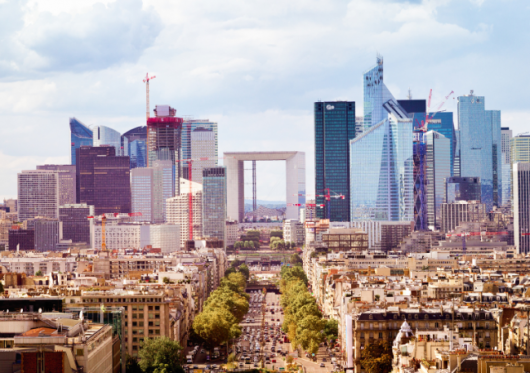 Paryžiaus verslo rajone biuro darbuotojus tikimasi pakeisti studentais