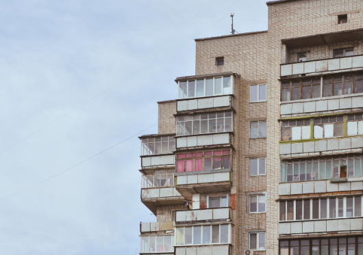 Kodėl prieš įsigyjant butą rekomenduojama atkreipti dėmesį į daugiabučio amžių?