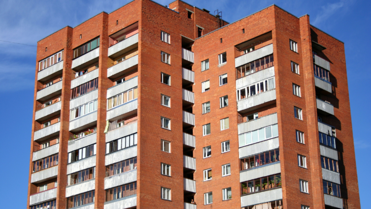 Sovietmečiu statytuose daugiabučiuose – didelė elektros netekimo, gaisro ir elektrinių buities prietaisų gedimo rizika 1