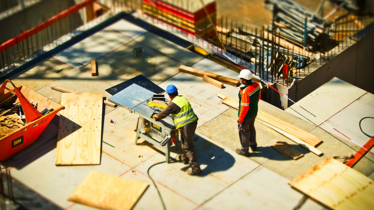 2022-ieji su skaidriai dirbančiojo ID: sumažėjo nelegaliai ir padaugėjo oficialiai dirbančių statybininkų 1