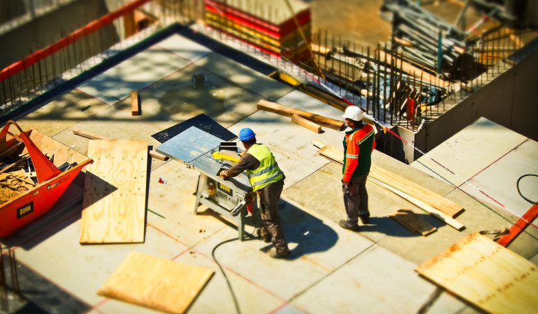 2022-ieji su skaidriai dirbančiojo ID: sumažėjo nelegaliai ir padaugėjo oficialiai dirbančių statybininkų 1