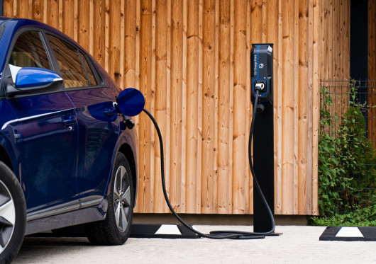 5 dalykai, kuriuos būtina žinoti prieš įsigyjant elektromobilių įkrovimo stotelę namuose