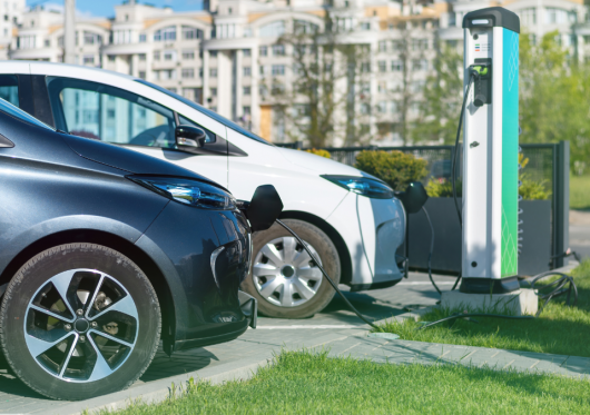 Ar NT rinka pasiruošusi pusę elektros energijos skirti elektromobilių įkrovimui?
