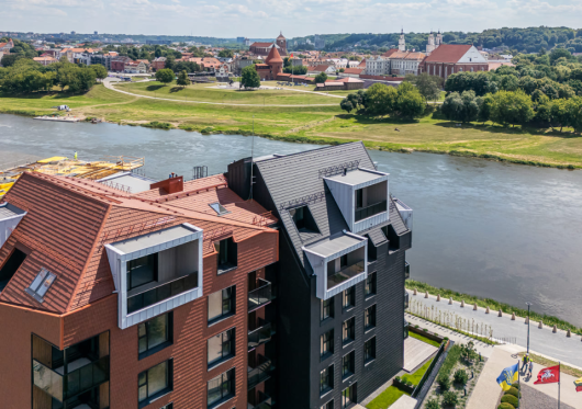 Kauno senamiestis pro namų langus: „YIT Lietuva“ dar tik statomame daugiabutyje jau parduota pusė butų