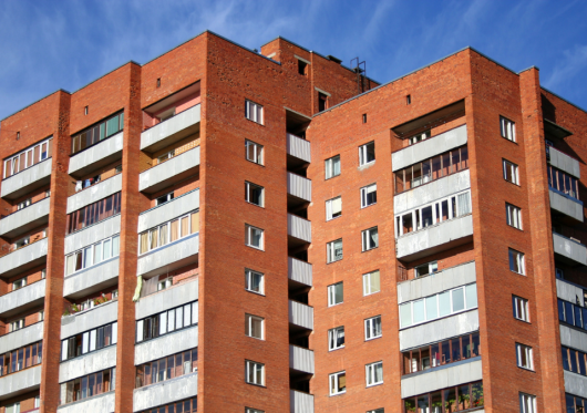 Audringi vasaros orai apnuogino silpniausias daugiabučių vietas