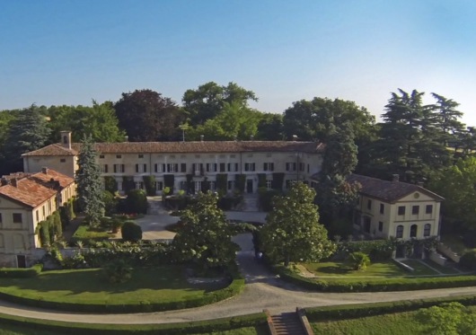 Milijonierių svajonė: prabangi Napoleono vila Pjemonte ieško šeimininko