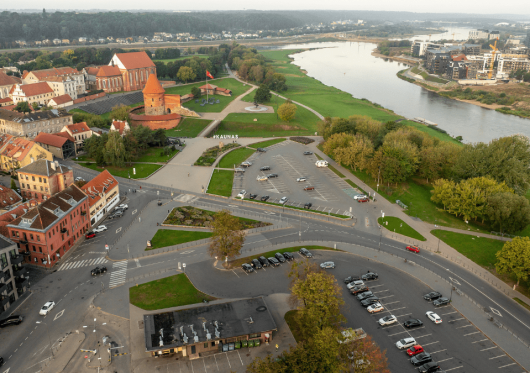 Kaunas laukia architektų idėjų: naujas pastatas, požeminė aikštelė prie pilies ir žalia erdvė virš jos