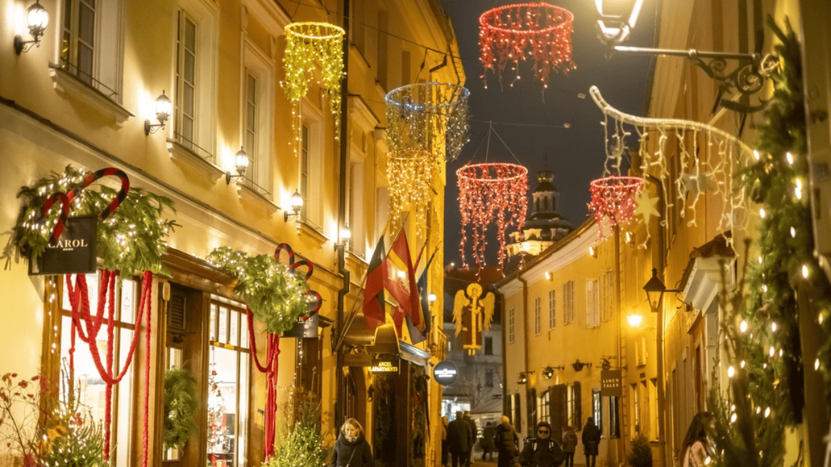 Vilniaus Stiklo kvartalas žiemos šventėms tapo Bučinių kvartalu 4