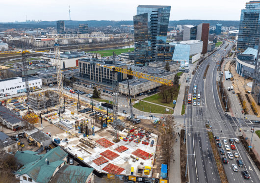 Verslo centro „Sąvaržėlė“ statybos įgauna pagreitį – jau pakilo virš žemės