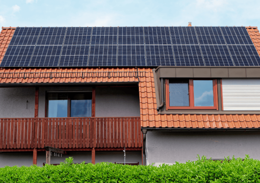 Energetinė nepriklausomybė namų sąlygomis: saulės elektrinė su kaupikliu