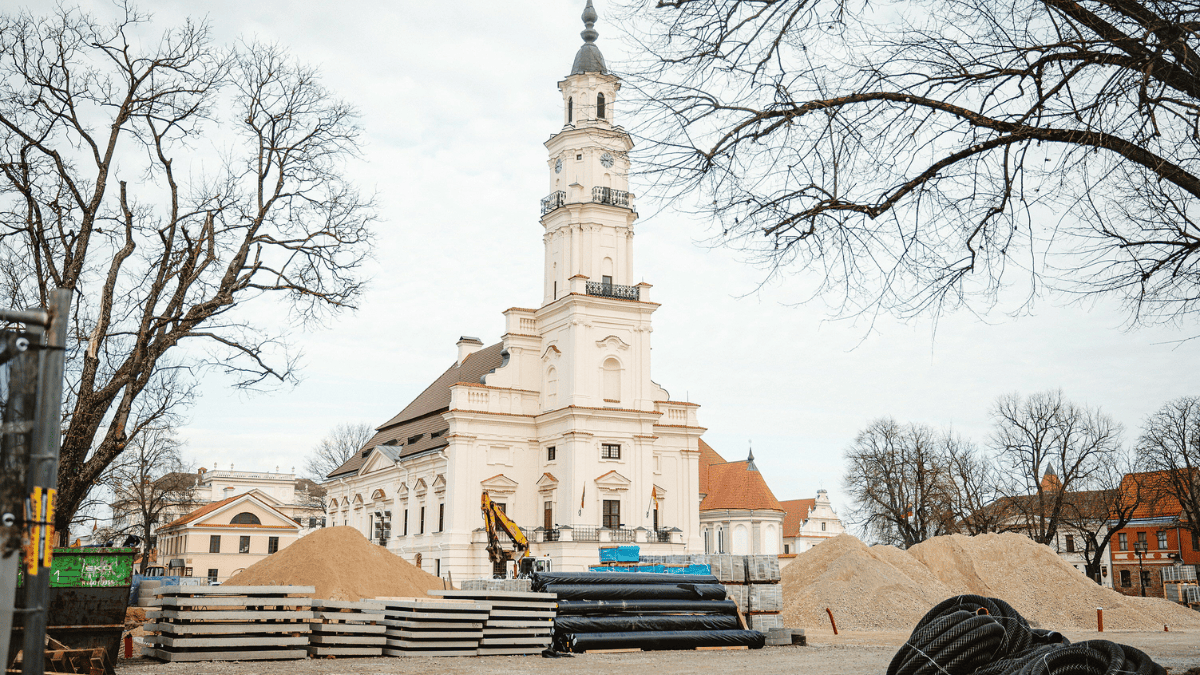 Rotušės aikštės rekonstrukcija: baigia atnaujinti požemines komunikacijas, imasi dangų 1