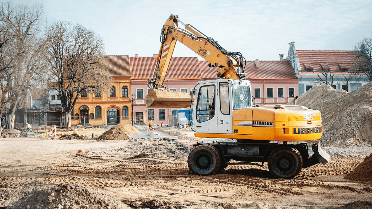 Rotušės aikštės rekonstrukcija: baigia atnaujinti požemines komunikacijas, imasi dangų 2