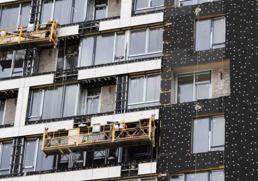 Renovuojant daugiabučius privaloma įrengti šviesolaidį
