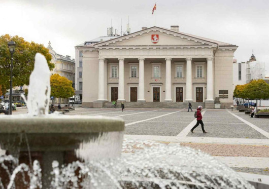 Vilniaus rotušės atnaujinimas: tarp istorinės erdvės išsaugojimo ir šiandieninius standartus atitinkančių sprendimų