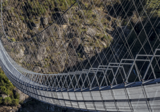 Portugalijoje pastatytas ilgiausias pasaulyje kabantis pėsčiųjų tiltas