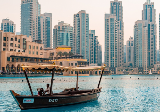 Turtuoliai nuo pandemijos ir karantino suvaržymų bėga į Dubajų