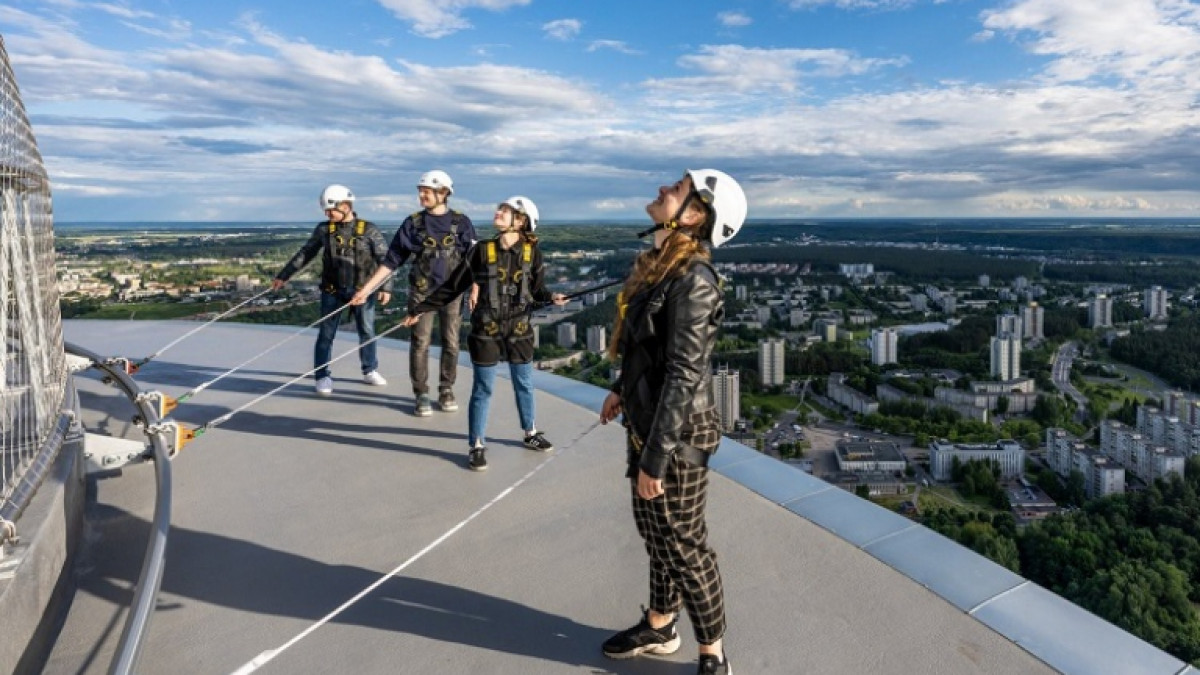 Nauja Vilniaus TV bokšto pramoga – pasivaikščiojimas apžvalgos terasos pakraščiu 170 m aukštyje 1