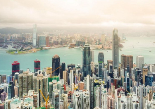 Honkongas dešimtus metus iš eilės išliko brangiausią būstą siūlančių miestų sąrašo viršuje