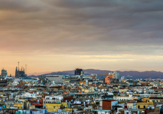 Barselona skirs 166 mln. eurų saulės baterijoms įrengti ant gyvenamųjų pastatų