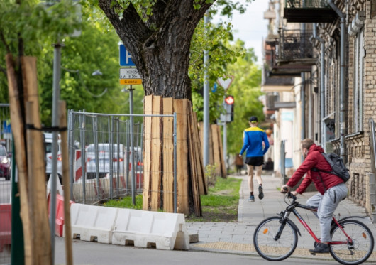 Sostinės Naujamiestyje – 2 kilometrai naujų dviračių takų, atnaujinami pėsčiųjų takai