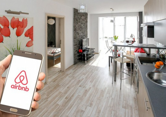 „Airbnb“ atgimsta: trumpalaikės nuomos paklausa vėl auga