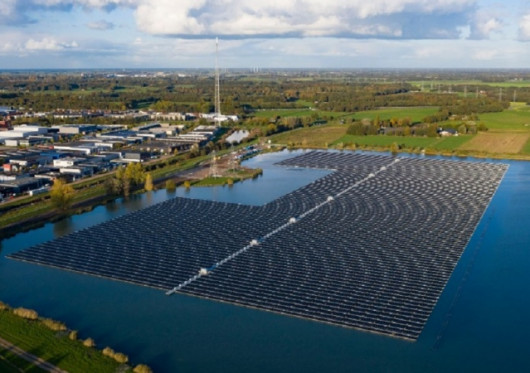 Lietuviai tvarios energetikos srityje žengia dideliais žingsniais: pristatyta plūduriuojanti saulės jėgainė Kruonio HAE  ‎‎