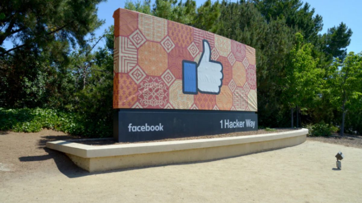 Facebook Kalifornijoje statys miestelį 1