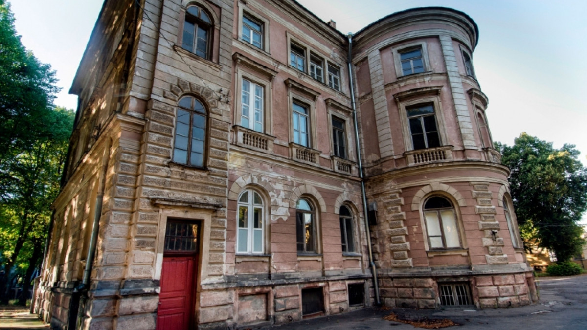 Savivaldybė vėl mėgins parduoti senąją Akių ligų ligoninę Vilniuje 1