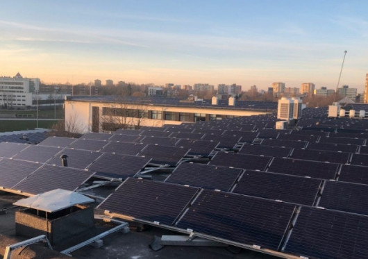 Pasaulinį įvertinimą pelnė Kaune ant universiteto stogo mokslininkų įrengta saulės jėgainė  ‎‎