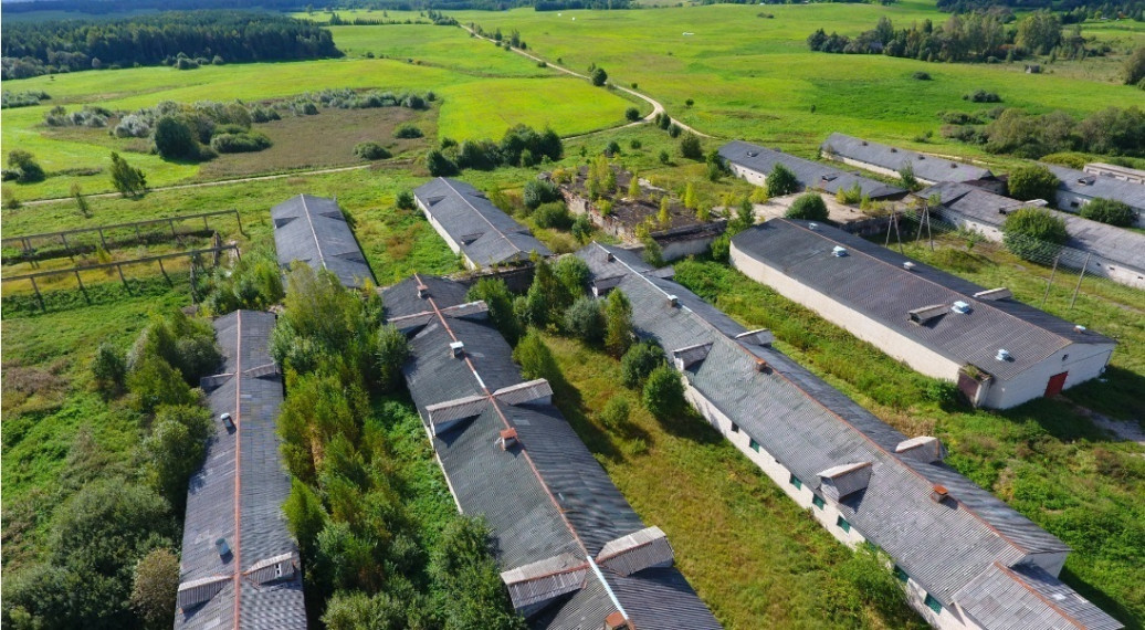Molėtų raj, Inturkės sen., 67km nuo Vilniaus parduodama ferma su 6,6ha sklypu. 6