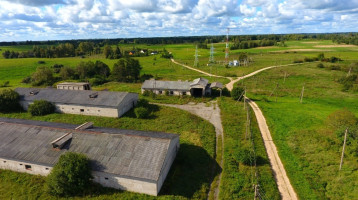 Molėtų raj, Inturkės sen., 67km nuo Vilniaus parduodama ferma su 6,6ha sklypu. 7