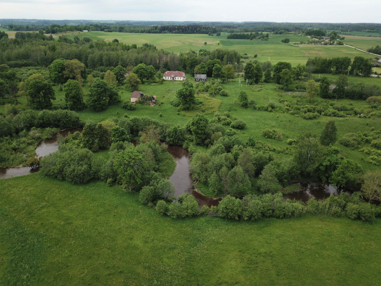 Parduodamas namas Pavirinčių, Pavirinčių k., Anykščių r. sav., 3216 m2 ploto, 2 aukštai 2