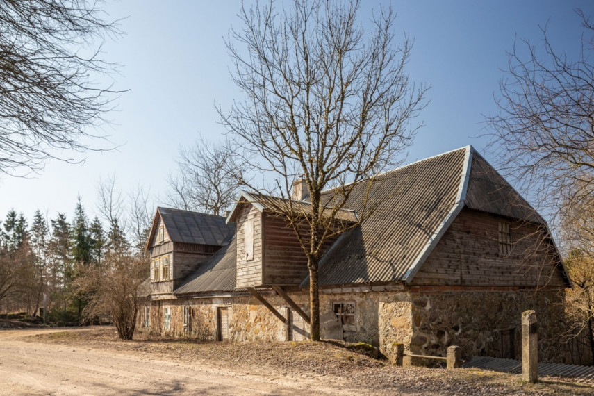 Parduodamas namas Malūno g., Lyksūdės k., Skuodo r. sav., 315 m2 ploto, 2 aukštai 42
