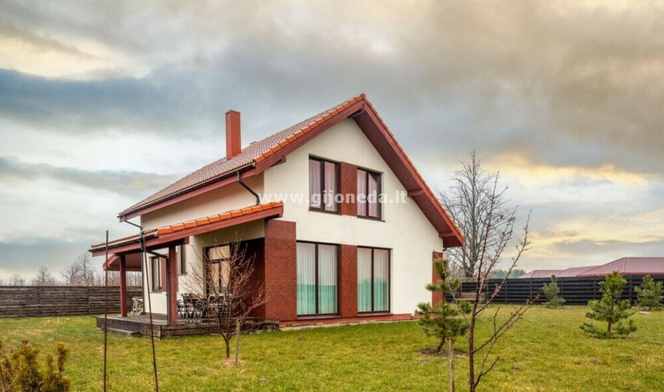 Parduodamas namas Smeltaitės g., Slengių k., Klaipėdos r. sav., 184 m2 ploto, 2 aukštai 2