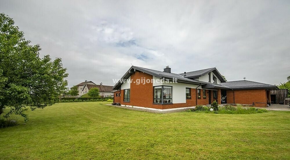 Parduodamas namas Klemiškės II k., Klaipėdos r. sav., 301 m2 ploto, 2 aukštai 4