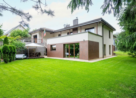 Parduodamas namas Riešės 7-oji g., Grikienių k., Vilniaus r. sav., 230 m2 ploto, 2 aukštai
