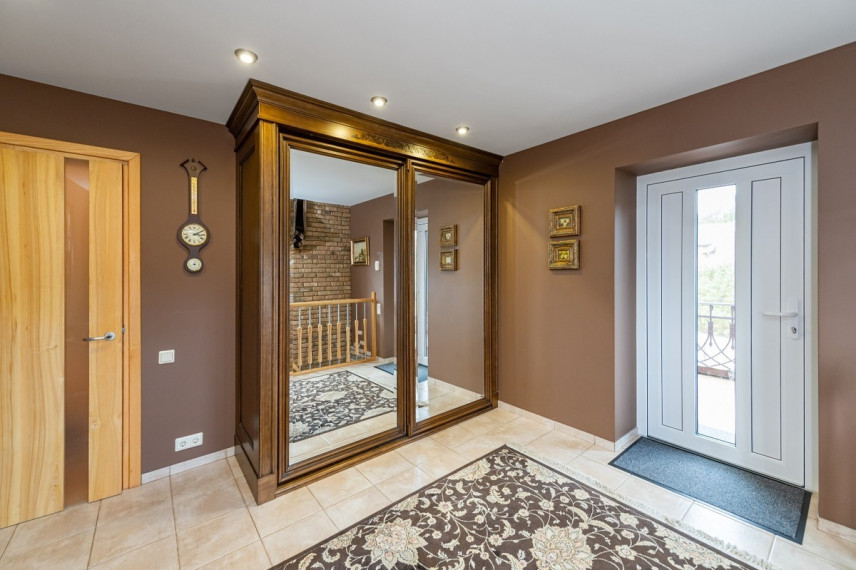 Parduodamas namas Vakaro g., Dainių k., Jurbarko r. sav., 223.96 m2 ploto, 2 aukštai 13