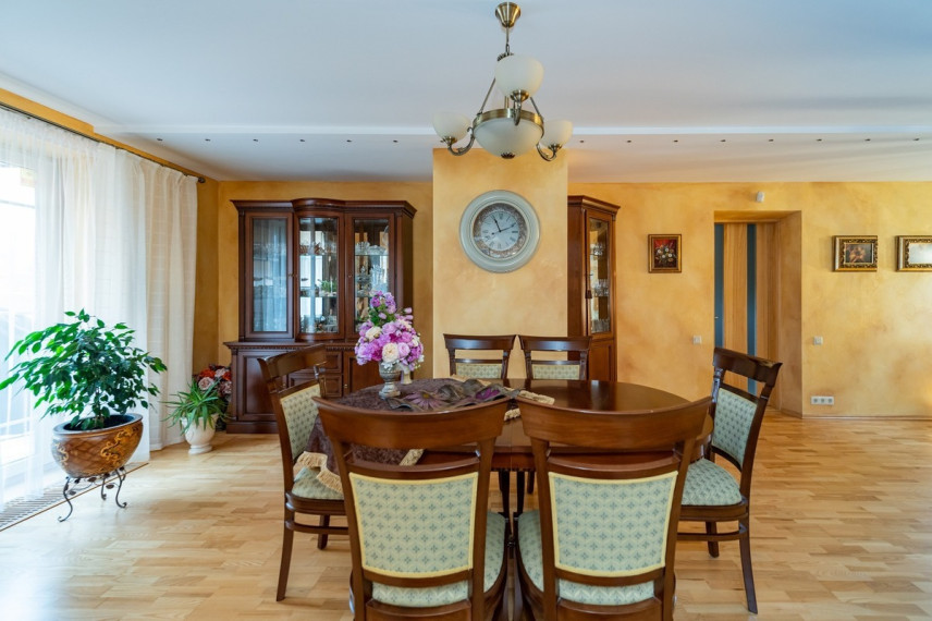 Parduodamas namas Vakaro g., Dainių k., Jurbarko r. sav., 223.96 m2 ploto, 2 aukštai 15