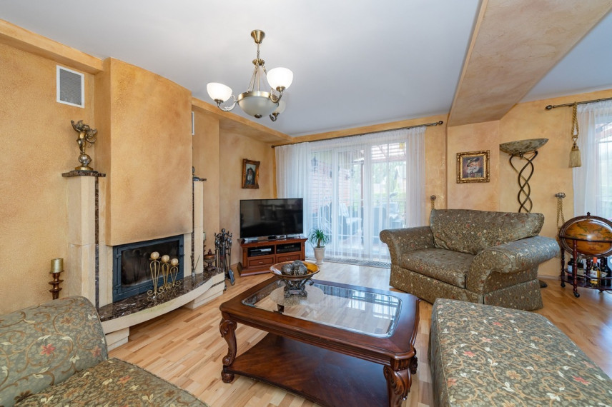 Parduodamas namas Vakaro g., Dainių k., Jurbarko r. sav., 223.96 m2 ploto, 2 aukštai 16