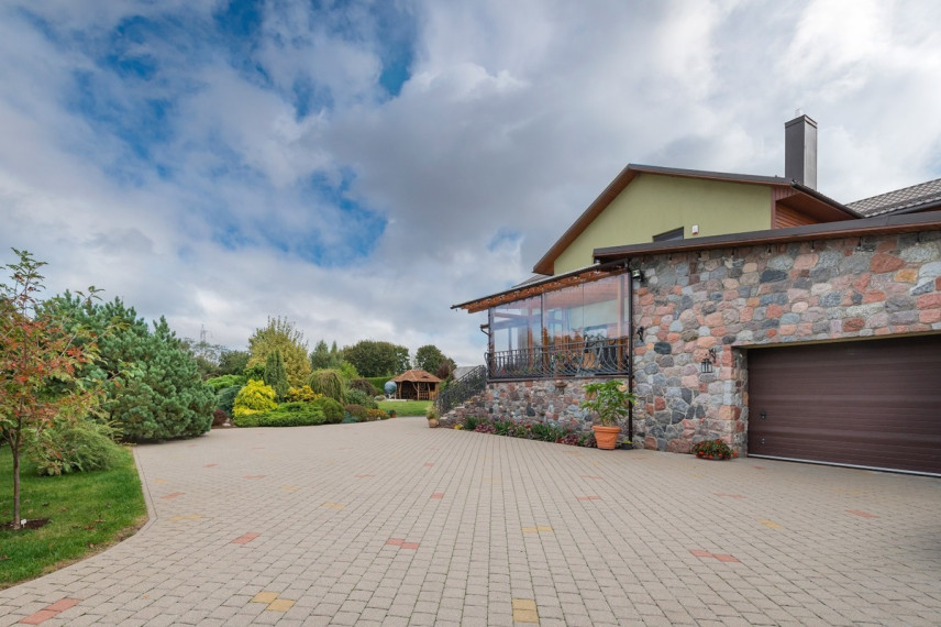 Parduodamas namas Vakaro g., Dainių k., Jurbarko r. sav., 223.96 m2 ploto, 2 aukštai 35