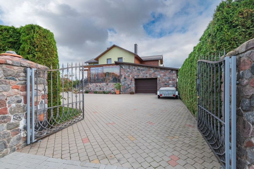 Parduodamas namas Vakaro g., Dainių k., Jurbarko r. sav., 223.96 m2 ploto, 2 aukštai 38