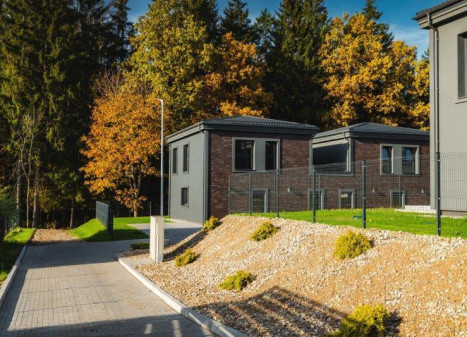 Parduodamas mūrinis 2 aukštų namas Vilniaus r. Arti miesto - tarp Pilaitės ir Zujūnų.