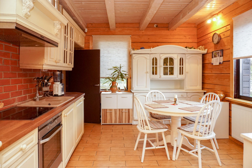 Parduodamas namas Parko g., Maneikių k., Kelmės r. sav., 220.67 m2 ploto, 1 aukštai 11
